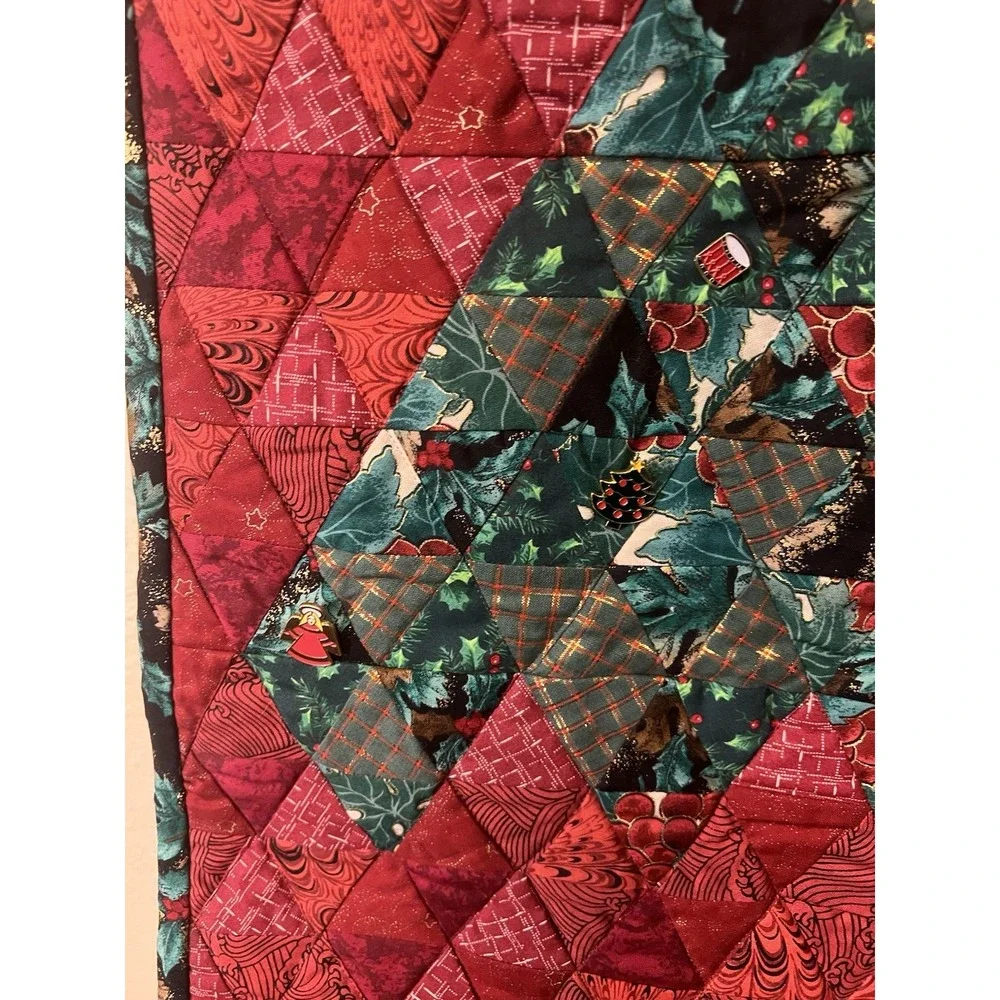 Handmade‎ Quilted Christmas Tree Wall Hanging Novelty Buttons Decor 27 x 31 Inch